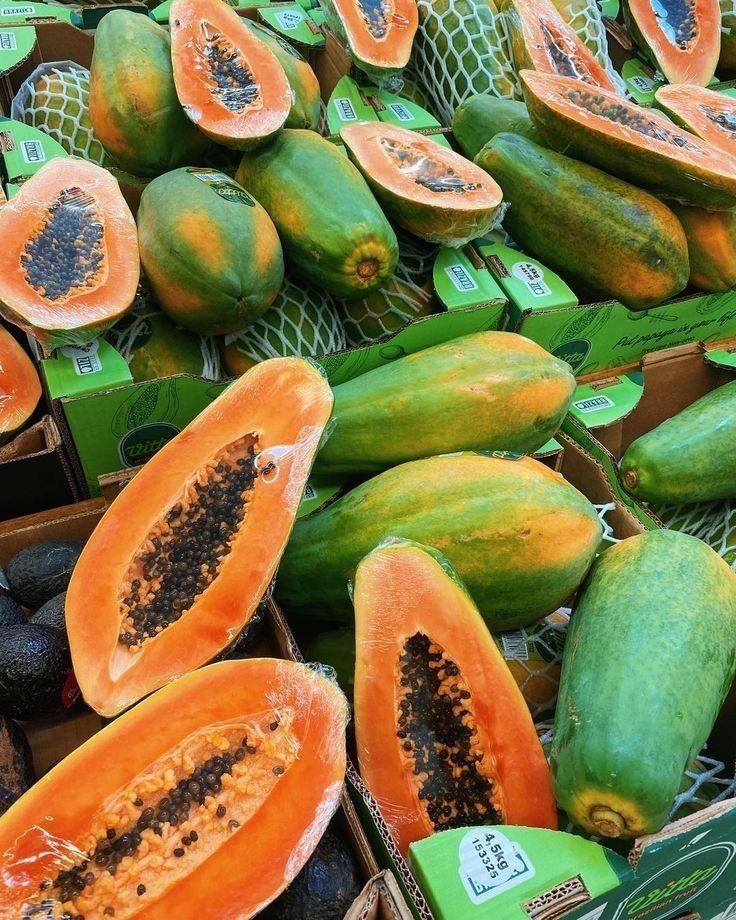 Premium Fresh Grade B Ready to Eat Red Pawpaw - Small (500g) - Bulk