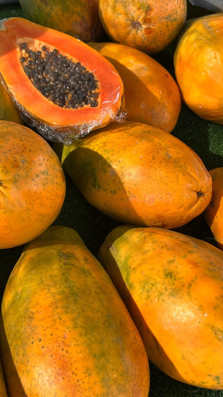 Nature's Best Grade A Premium Ripe Red Pawpaw - Large (2kg) - Box