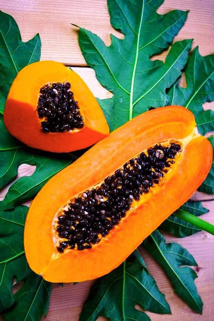 FreshFarm Grade B Premium Fresh Red Pawpaw - Medium (1kg) - Loose