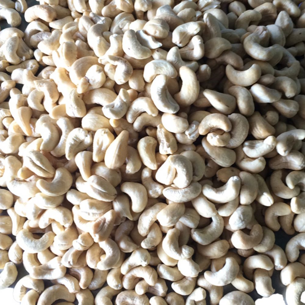 NutMaster Grade B Farm Fresh Raw Cashew Nuts - Extra Large (2kg)