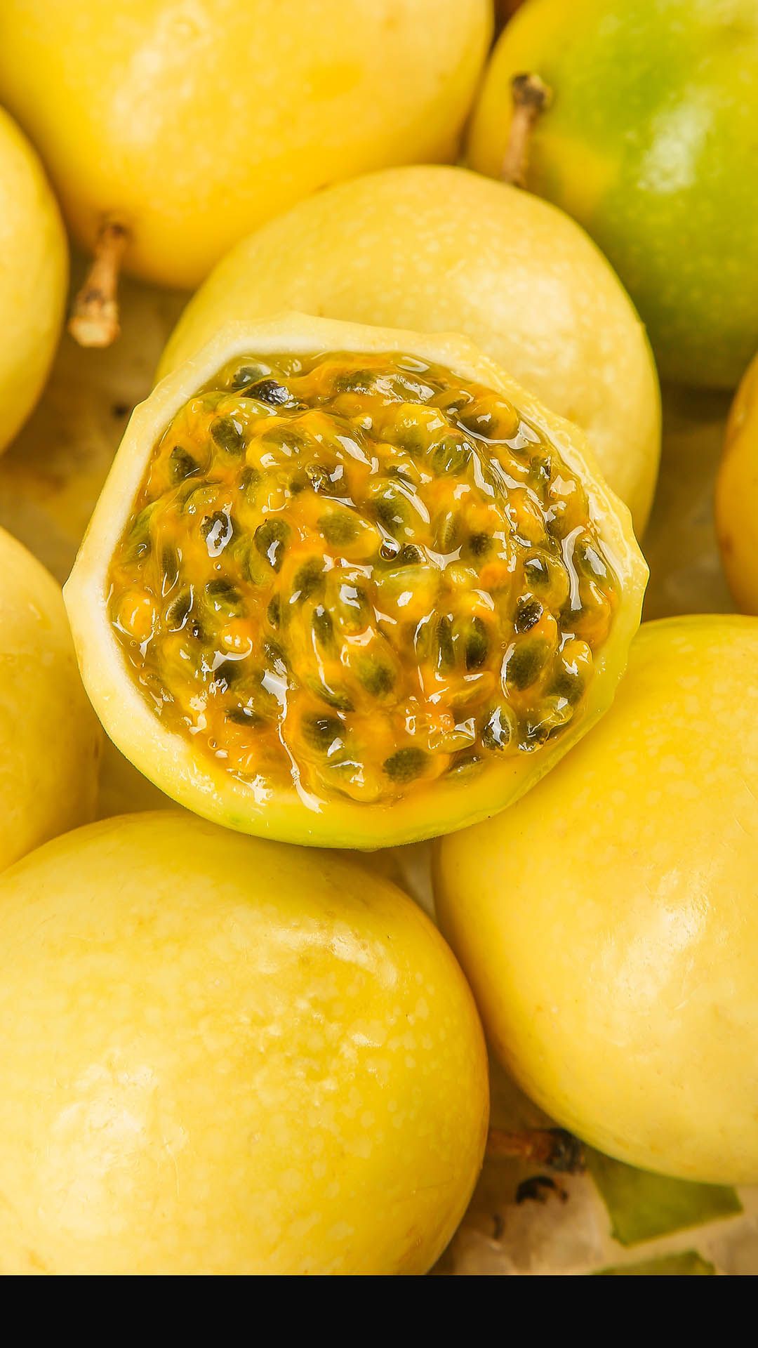 Organic Valley Grade A Premium Premium Fresh Passion Fruits - Small (250g)