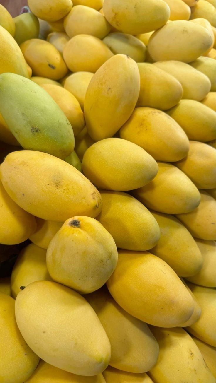 FarmMaster Organic Premium Farm Fresh Fresh Mangoes - Small (250g)